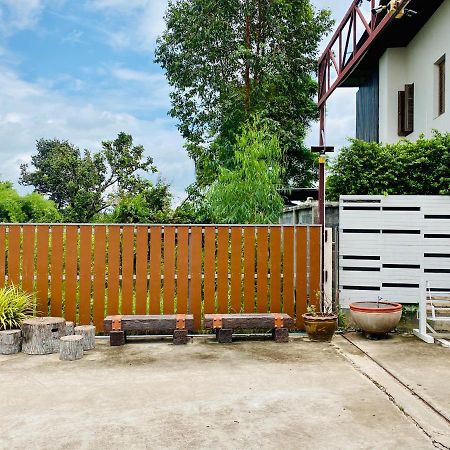 Metha Palace Sakon Nakhon Εξωτερικό φωτογραφία